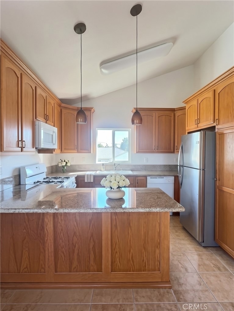 1746 Gramercy Avenue - Photo 3