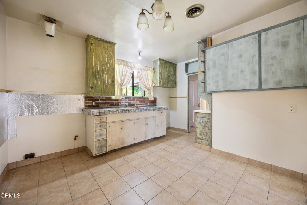 10630 Hillhaven Avenue - Photo 6