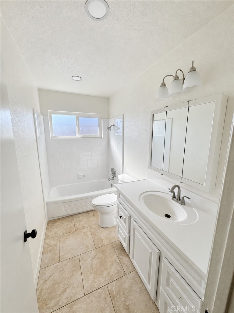 2262 W Colchester Drive - Photo 3