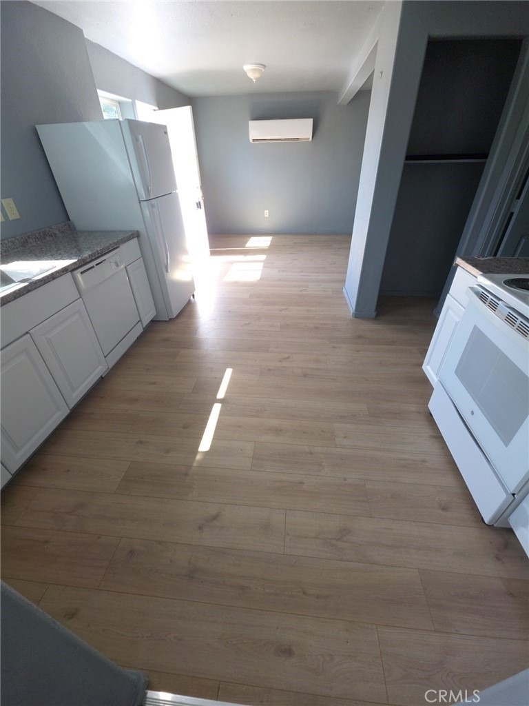 9198 Glenhaven Drive - Photo 4