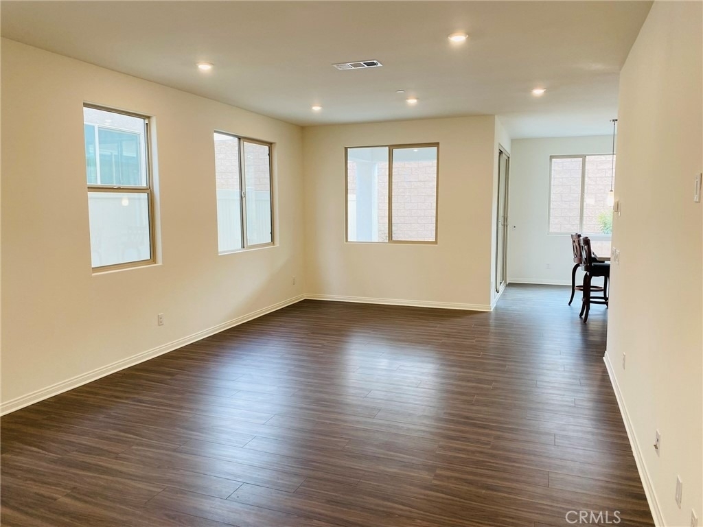 1449 E Laurelwood Drive - Photo 2