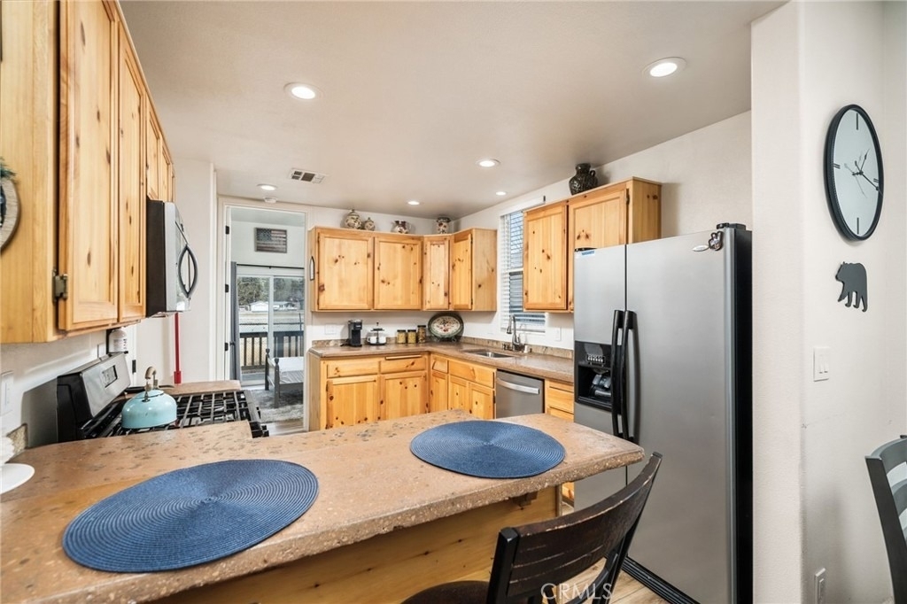 1031 W Fairway Boulevard - Photo 9