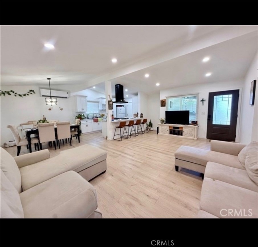 657 E King - Photo 2