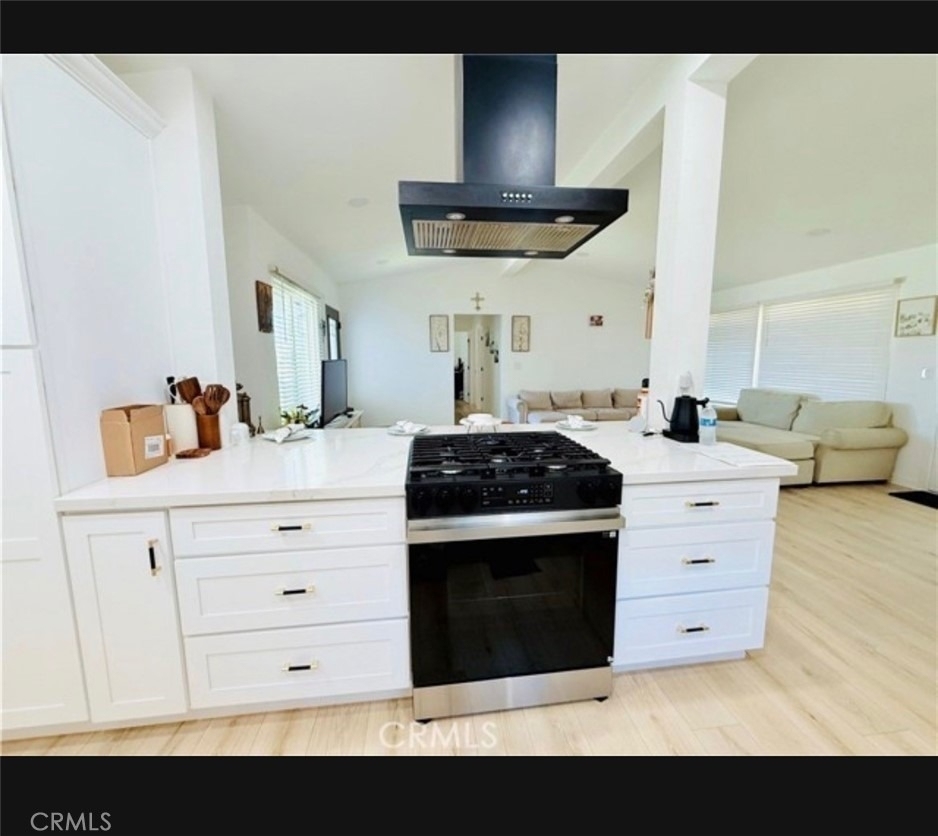 657 E King - Photo 1
