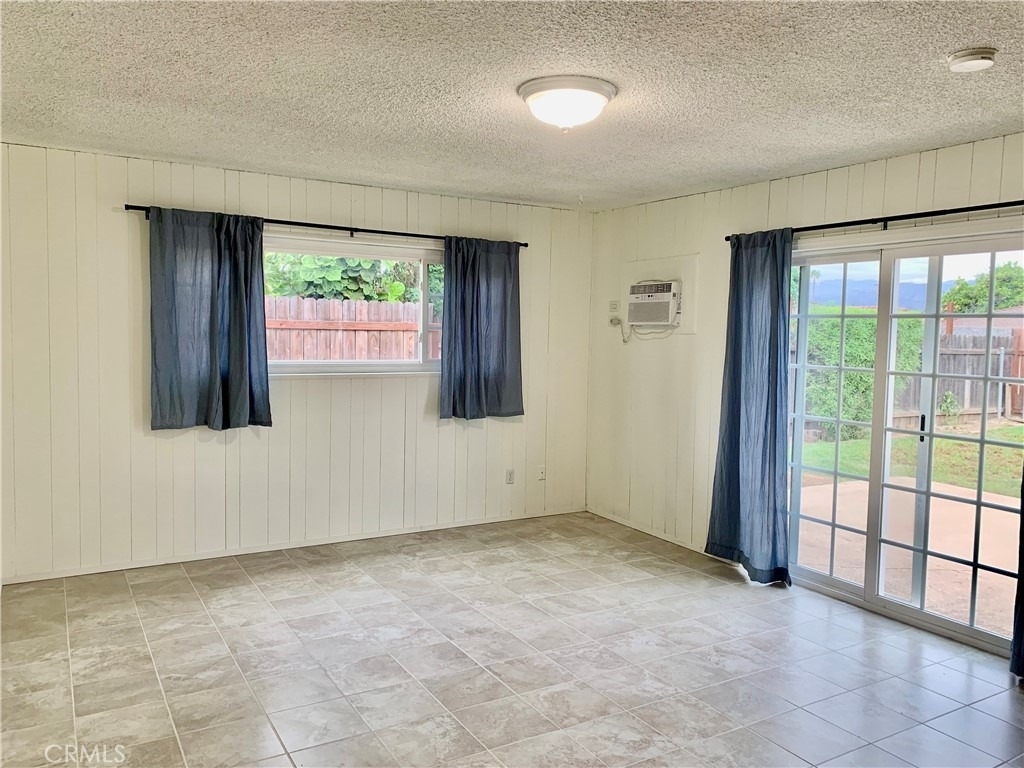 917 Cypress - Photo 3