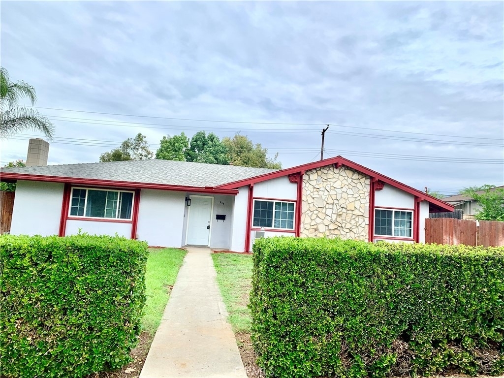 917 Cypress - Photo 1