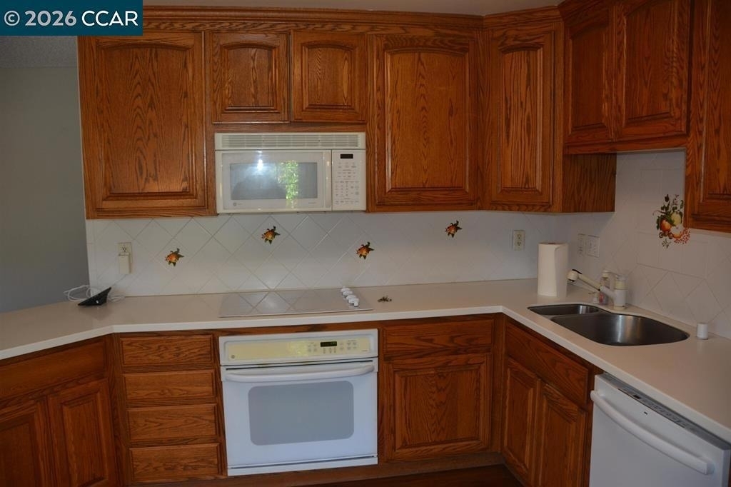 3320 Blythe Dr - Photo 6