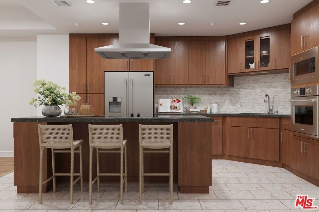 10700 Wilshire Boulevard - Photo 2