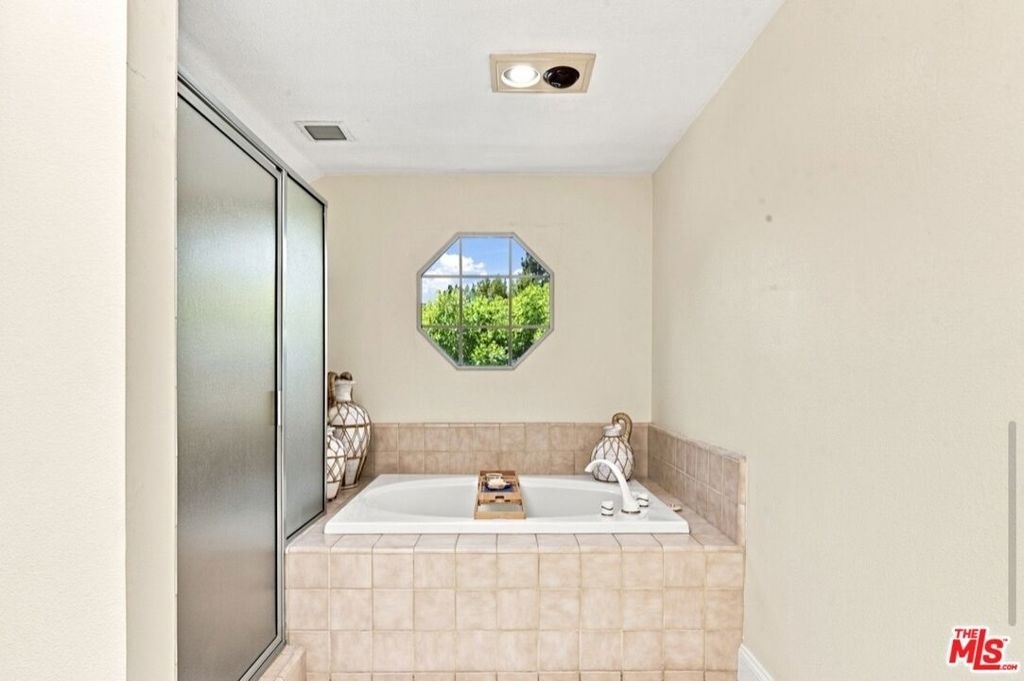 18721 Hatteras Street - Photo 11