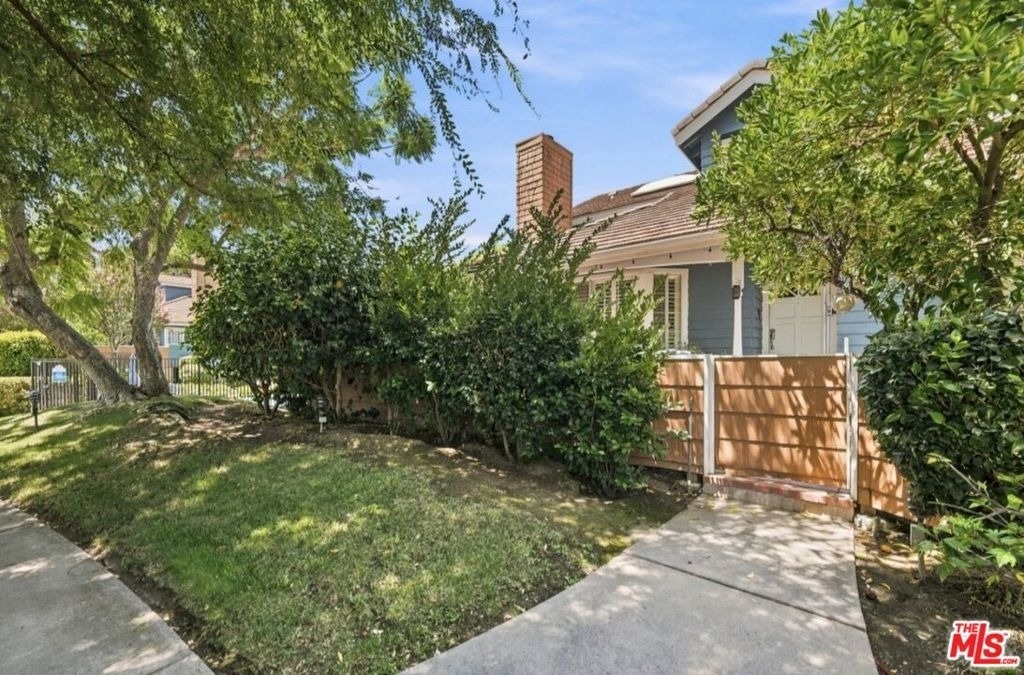 18721 Hatteras Street - Photo 1