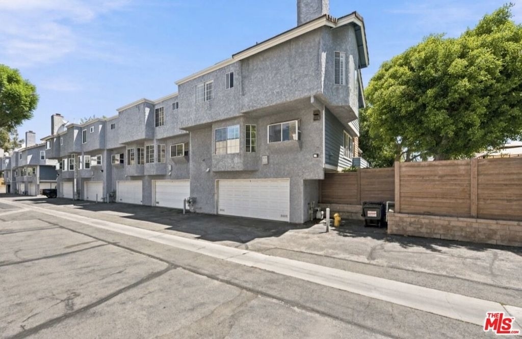 18721 Hatteras Street - Photo 3