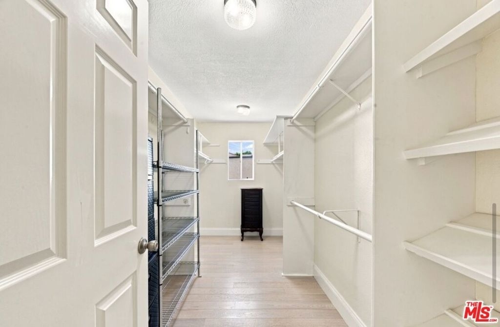 18721 Hatteras Street - Photo 10