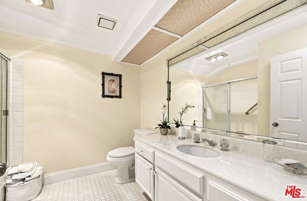 18721 Hatteras Street - Photo 8