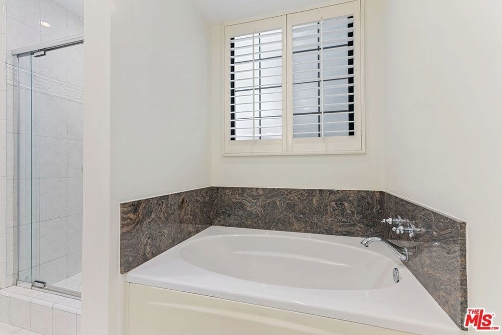 2031 S Bentley Avenue - Photo 10
