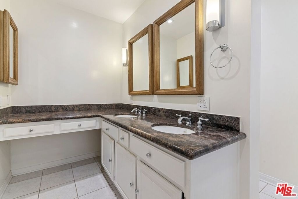 2031 S Bentley Avenue - Photo 9