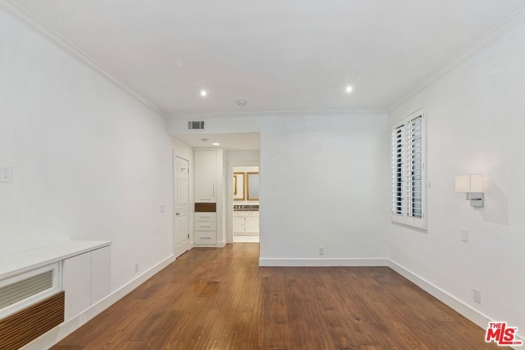 2031 S Bentley Avenue - Photo 7