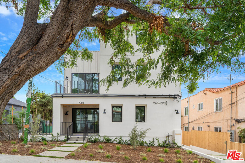 728 3/4 Robinson Street - Photo 0