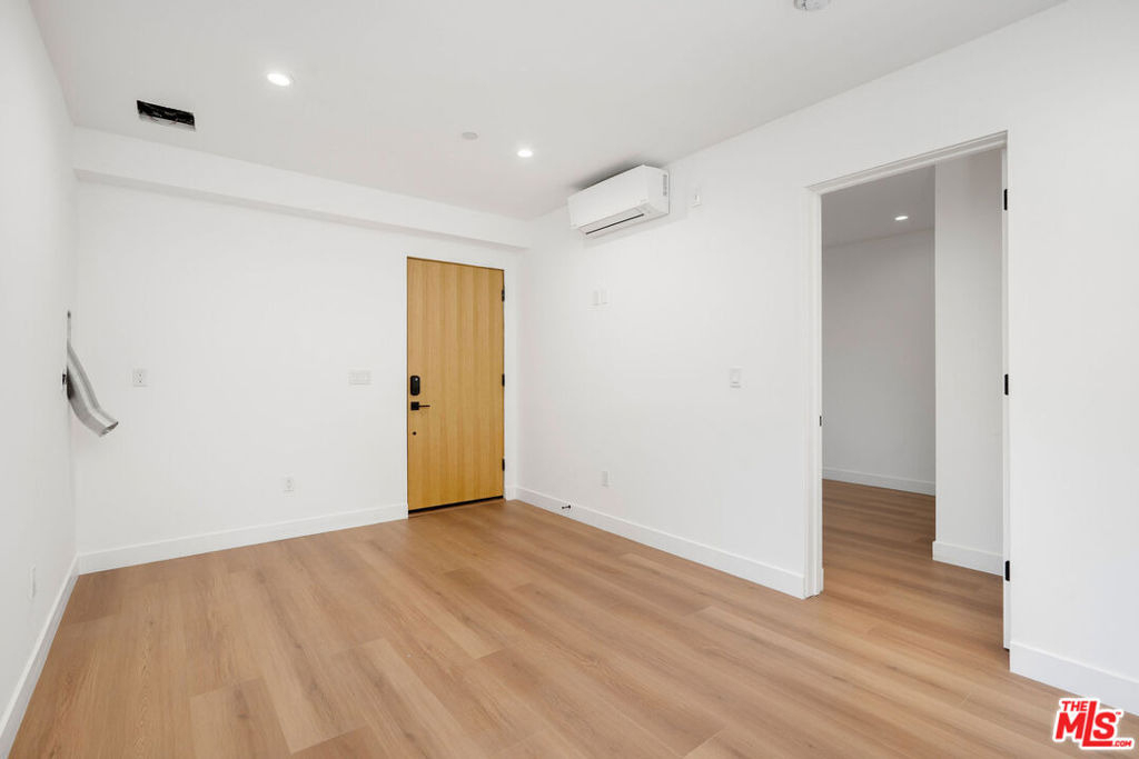 728 3/4 Robinson Street - Photo 3
