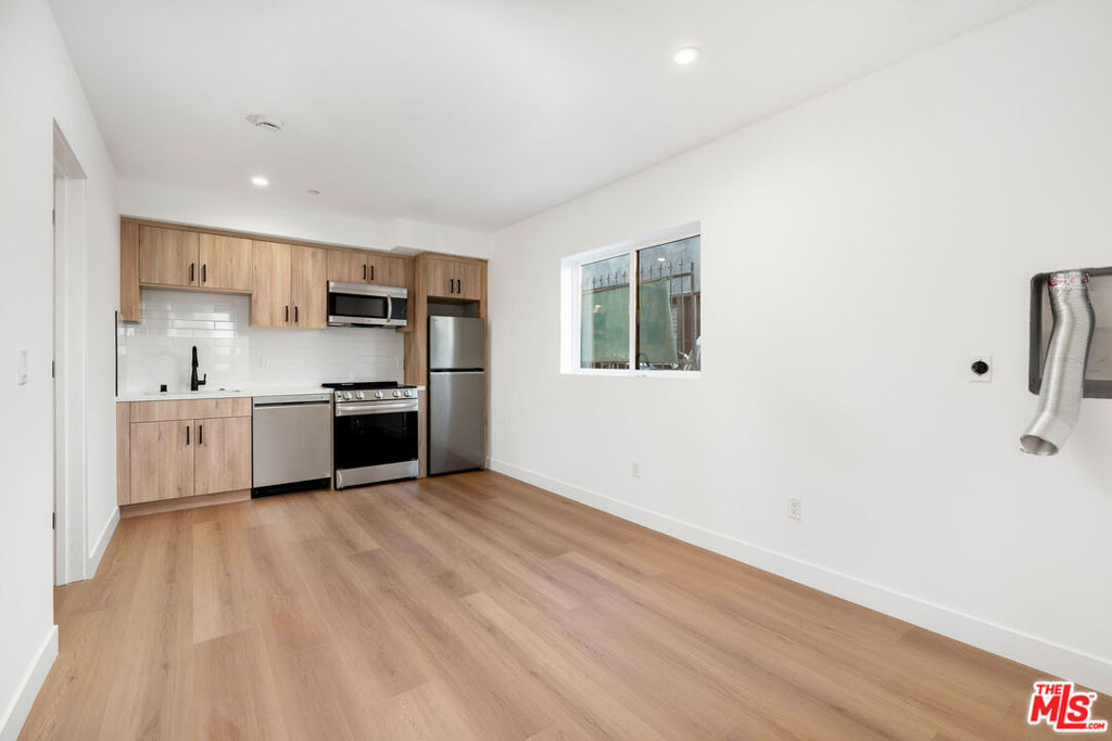 728 3/4 Robinson Street - Photo 2