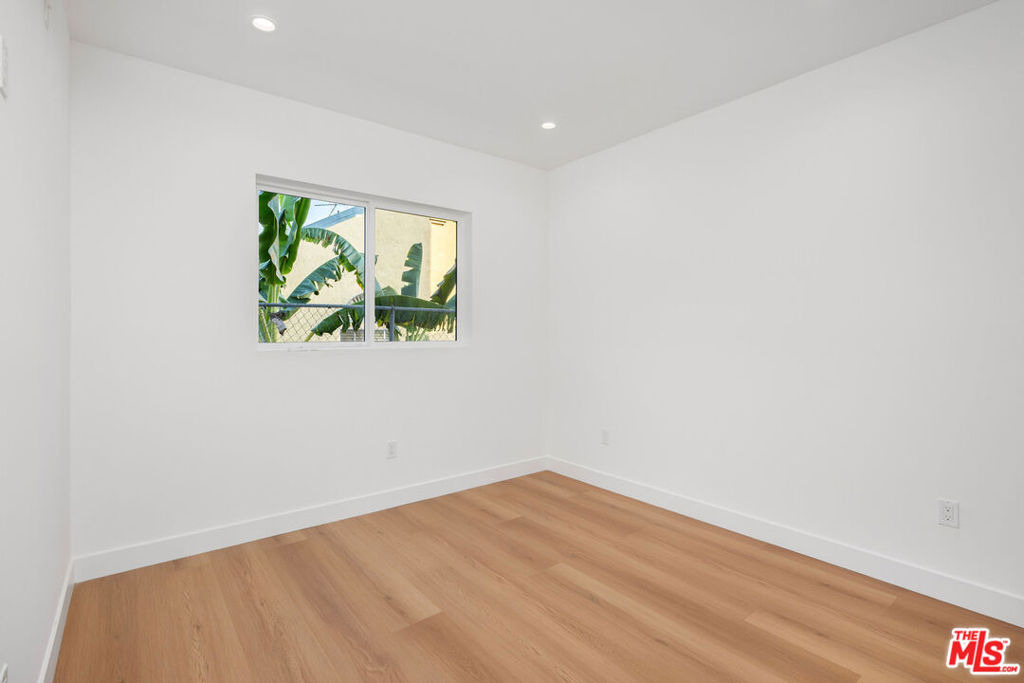 728 3/4 Robinson Street - Photo 5