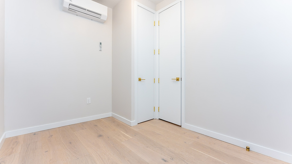 160 20th St 11232 - Photo 8