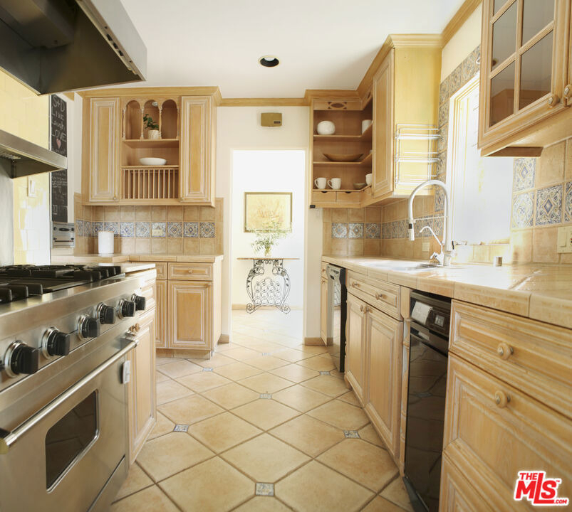 146 N La Peer Drive - Photo 41