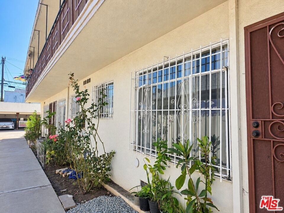 5806 La Mirada Avenue - Photo 1