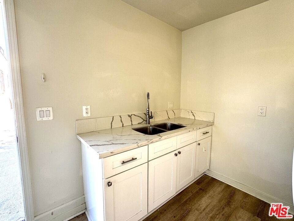 3630 W 60th Street - Photo 7