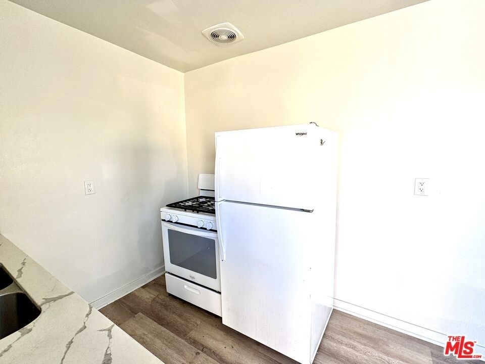 3630 W 60th Street - Photo 8
