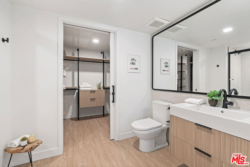 3667 Keystone Avenue - Photo 8