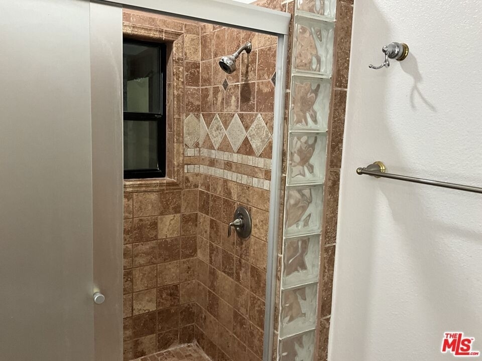 3910 W 182nd Street - Photo 8