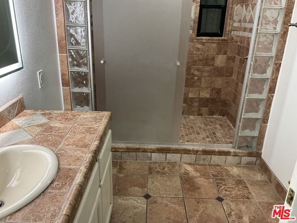 3910 W 182nd Street - Photo 7
