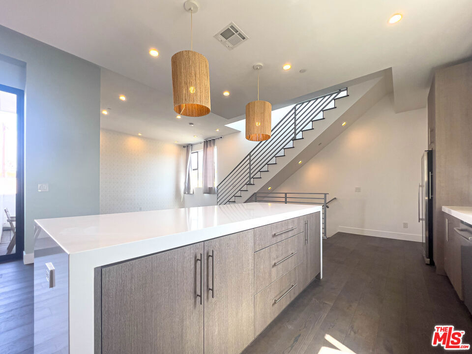 948 N Benton Way - Photo 11