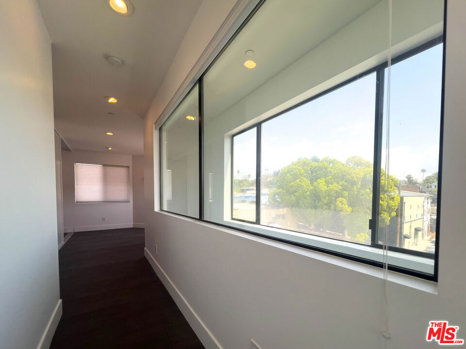 948 N Benton Way - Photo 18