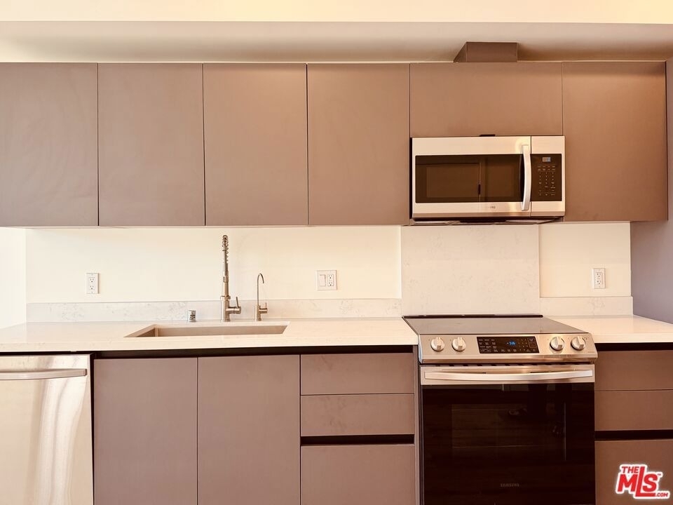 919 Harvard Boulevard - Photo 1