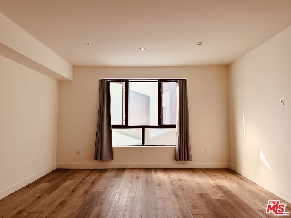 919 Harvard Boulevard - Photo 0