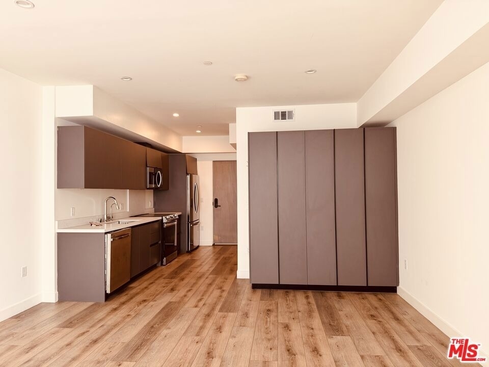 919 Harvard Boulevard - Photo 1