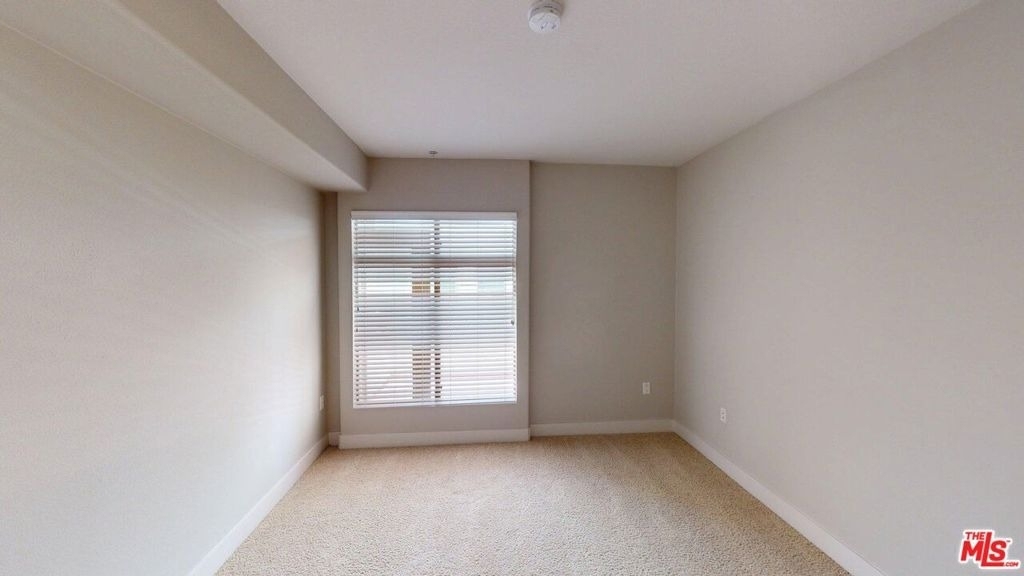 1041 E Glendon Avenue - Photo 11