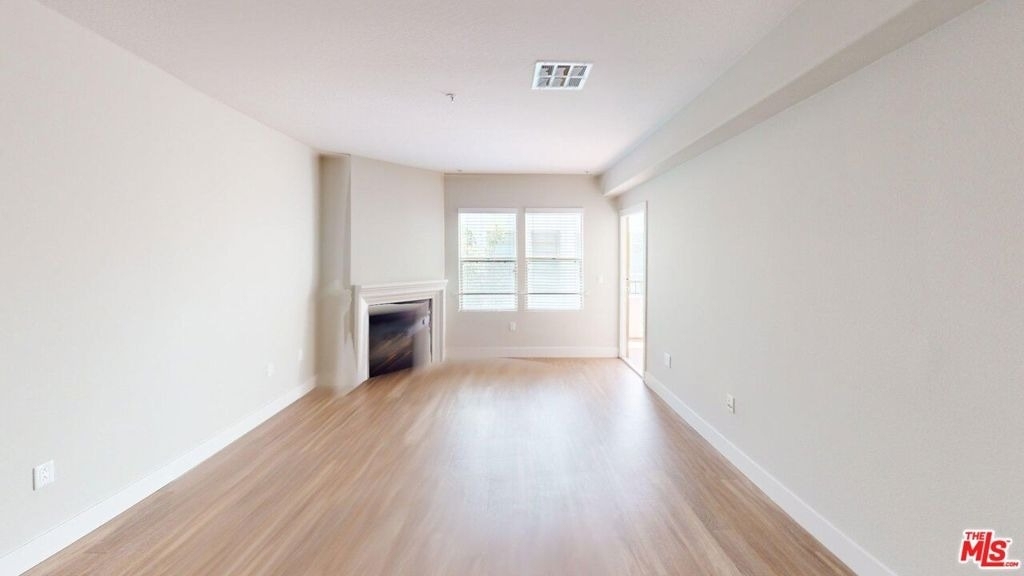 1041 E Glendon Avenue - Photo 4