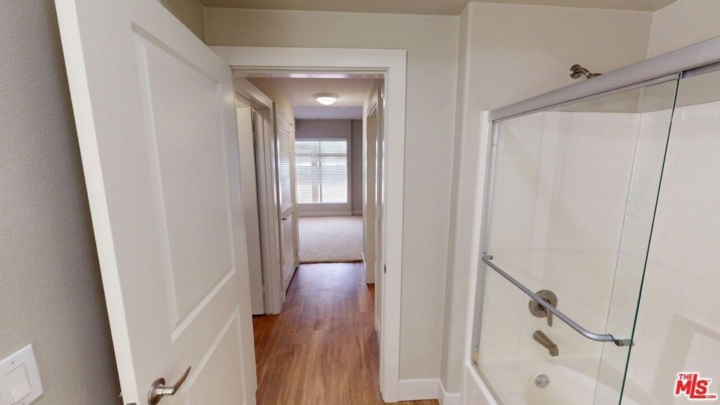1041 E Glendon Avenue - Photo 10