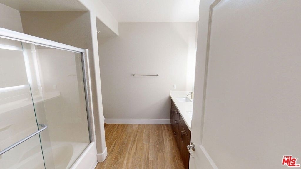1041 E Glendon Avenue - Photo 12
