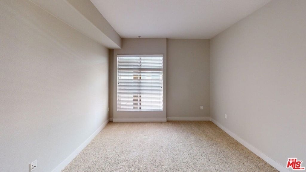 1041 E Glendon Avenue - Photo 14