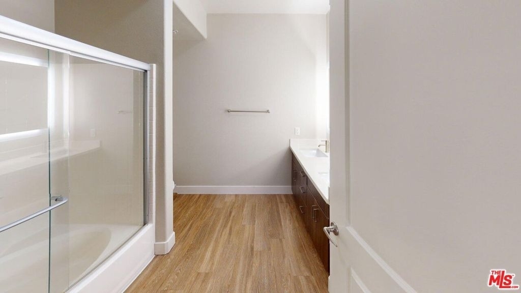 1041 E Glendon Avenue - Photo 13