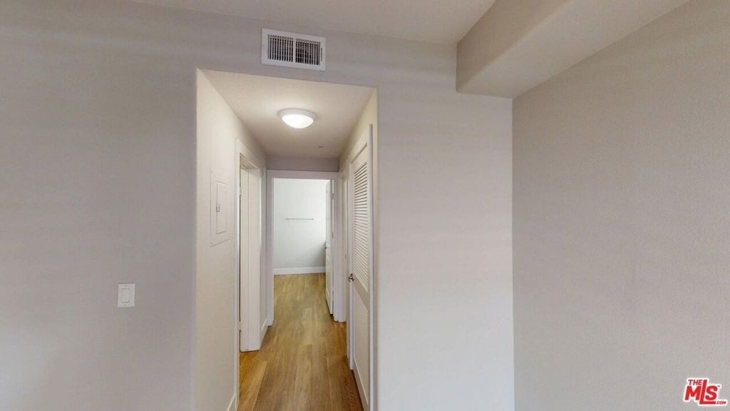1041 E Glendon Avenue - Photo 9