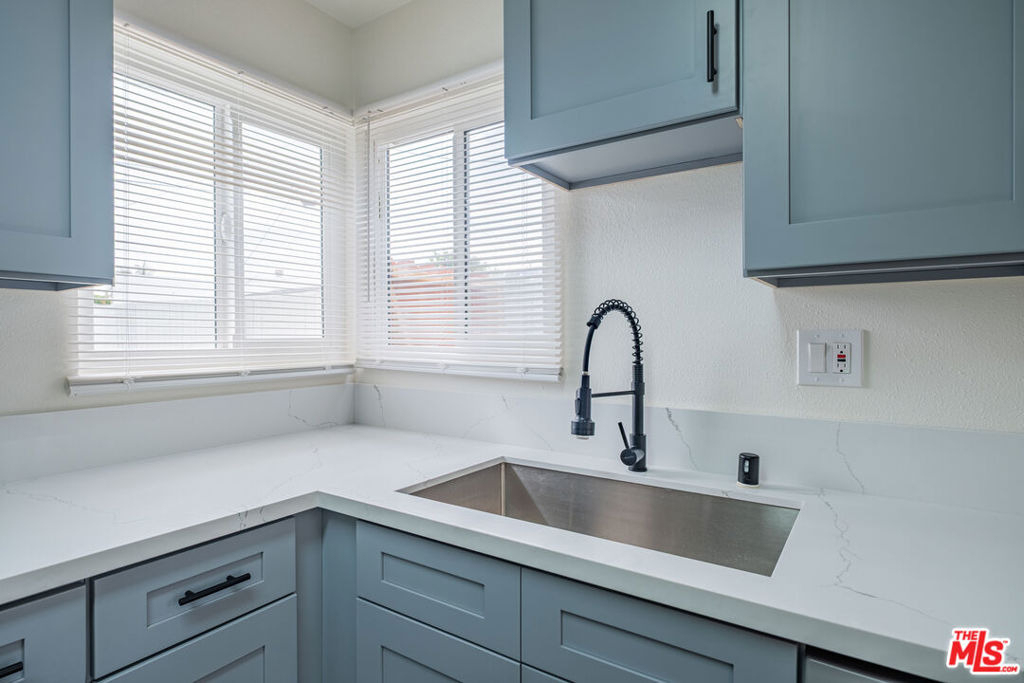 4712 Del Amo Boulevard - Photo 11