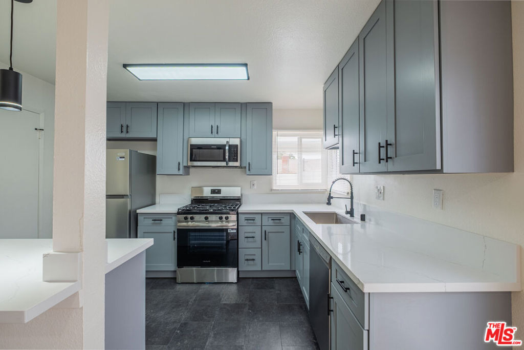 4712 Del Amo Boulevard - Photo 9