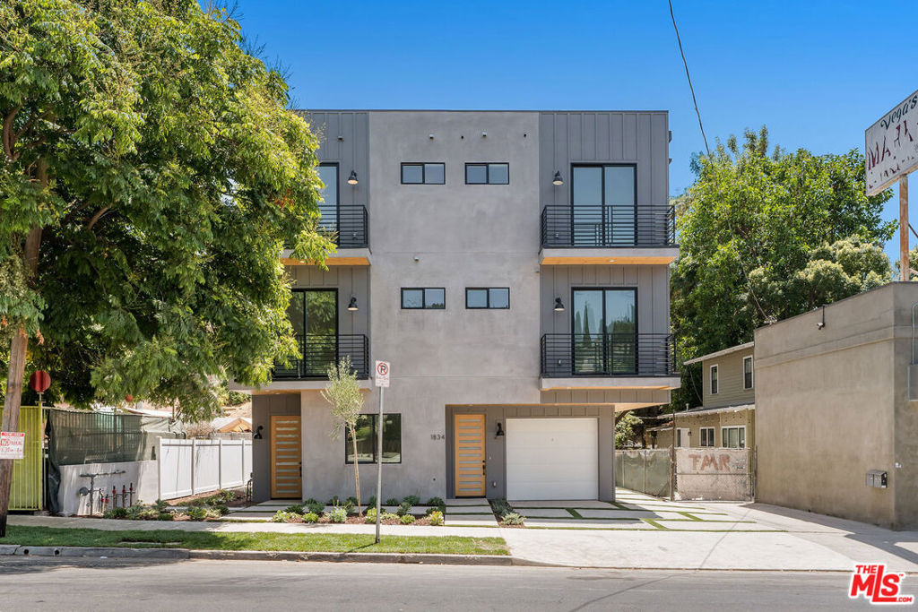 1834 N Echo Park Avenue - Photo 1