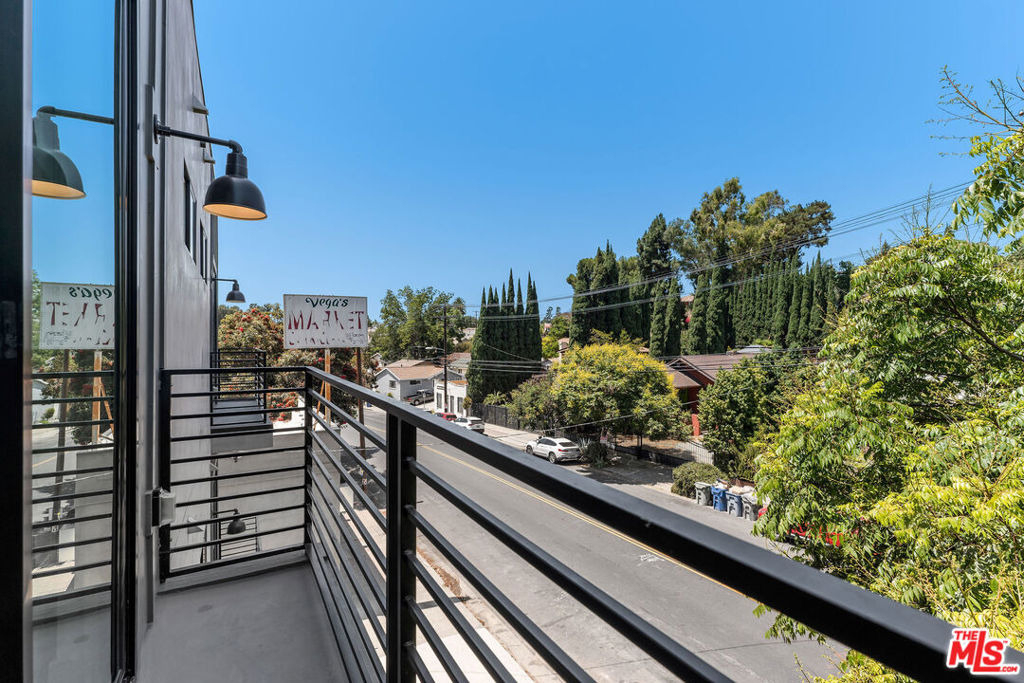 1834 N Echo Park Avenue - Photo 18