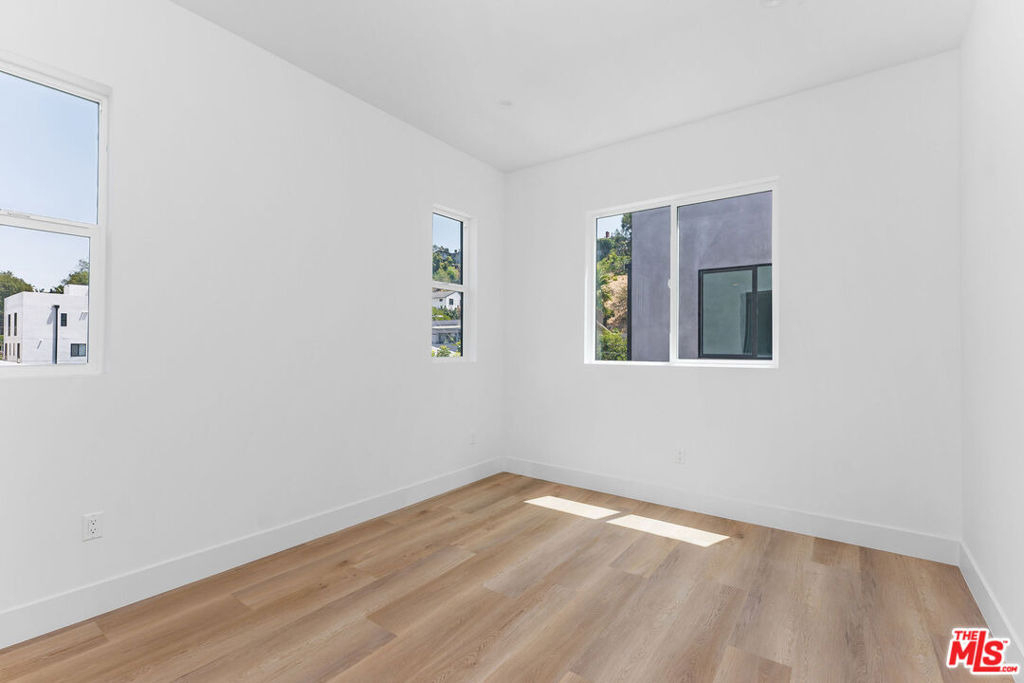 1834 N Echo Park Avenue - Photo 11