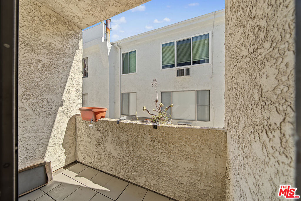1515 Amherst Avenue - Photo 10